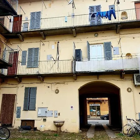 Lucy's Houses - Vittoria Rosso *